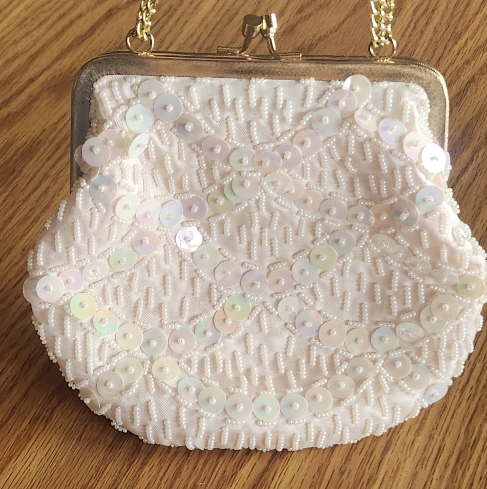 Vintage Sanfram beaded purse ivory color gold chain kiss lock